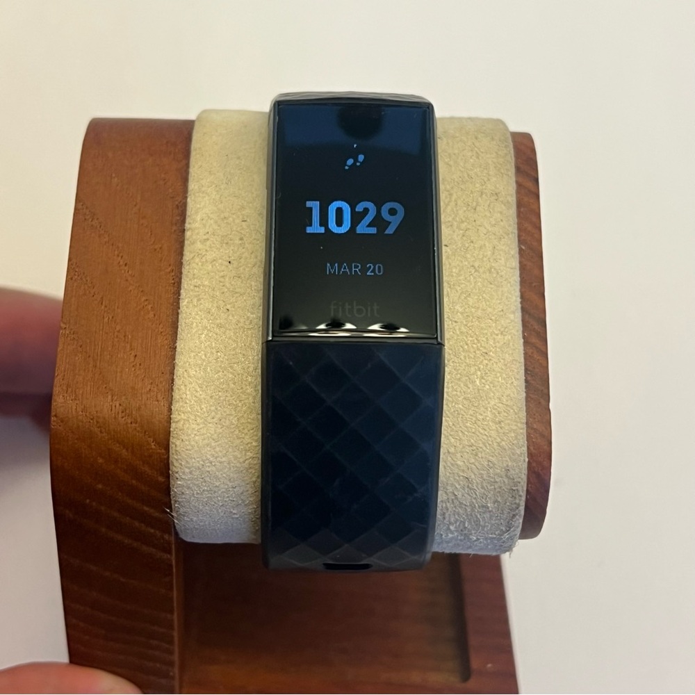 Fitbit Charge 3, Tested, Charger‎ Included, Graphite/Black - Picture 5 of 6